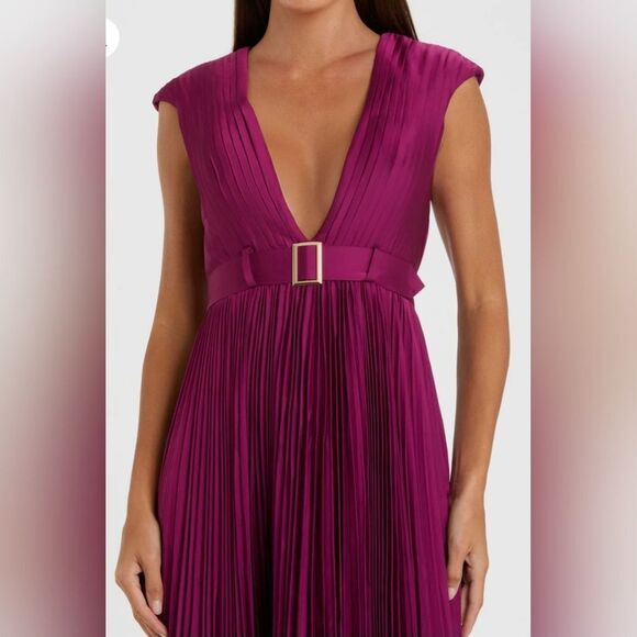 Mac Duggal 26285 Purple Raspberry Pleated Plunge Belted A Line Gown NWOT Sz 8 - Picture 3 of 7